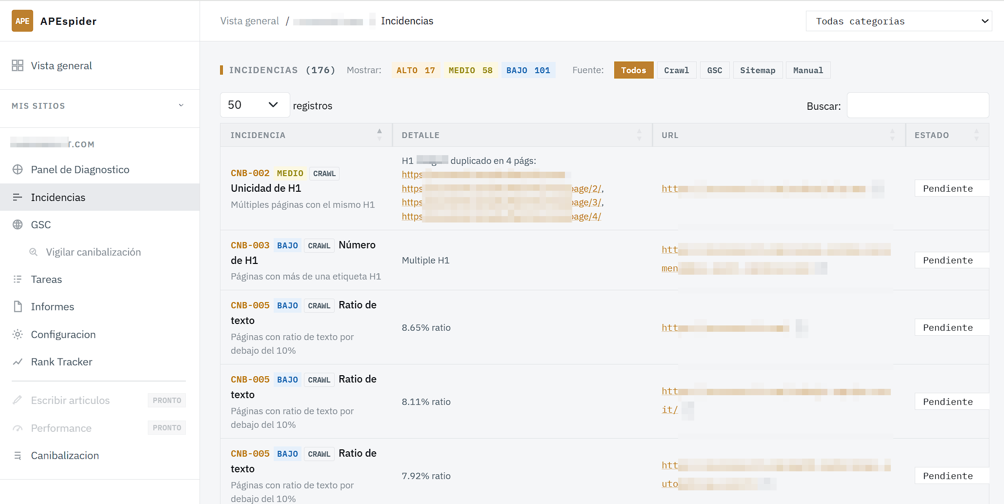 Lista de incidencias: filtros por severidad y fuente, detalle expandible y URL afectada por fila
